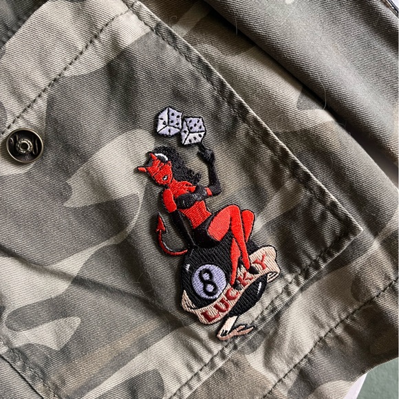 VTG🍷 OOAK - Forever 21 Camo Custom Patch Jacket - Size S - Picture 6 of 12